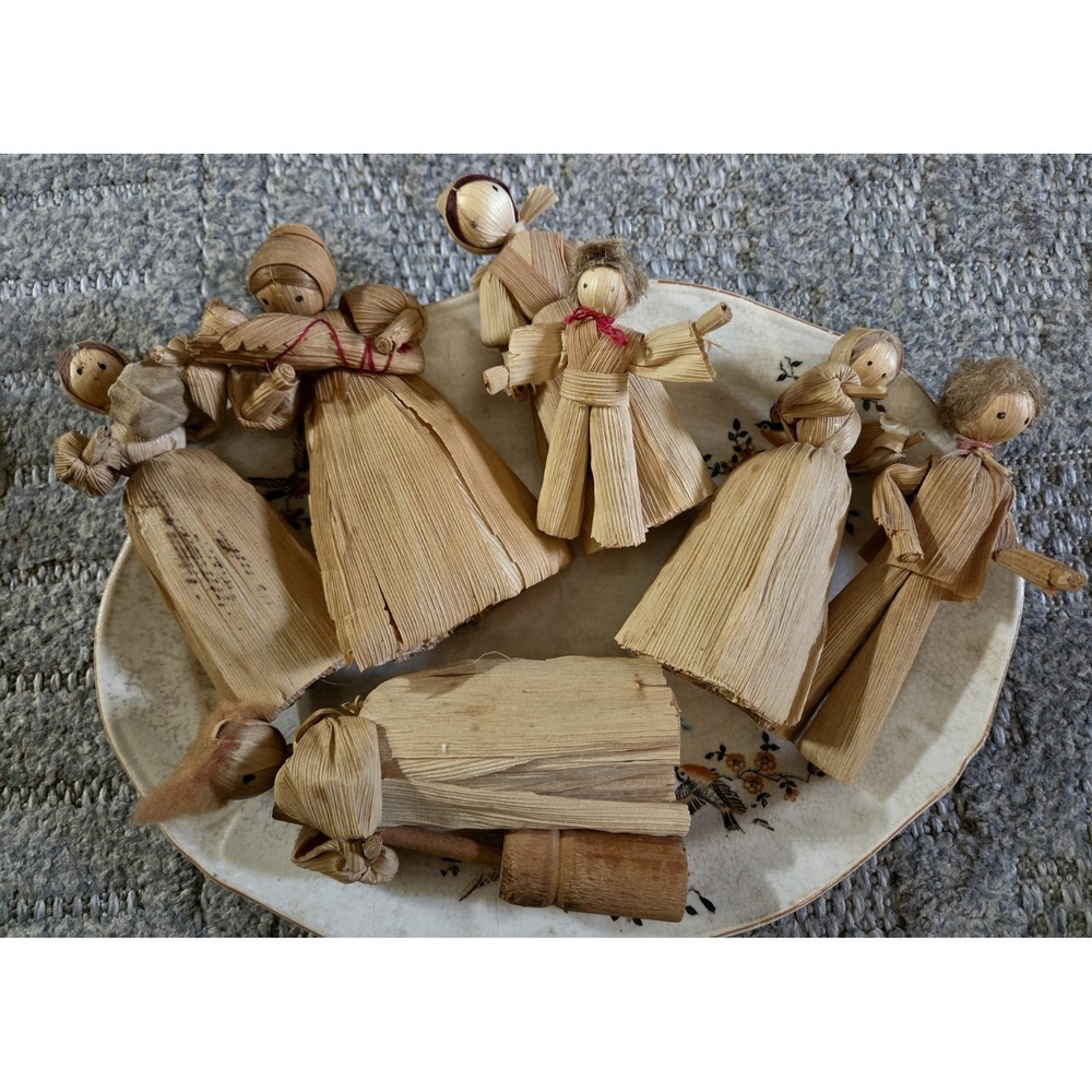 Very Very Old Vintage Corn Husk Family (8) With Birdhouse Antique Primitive